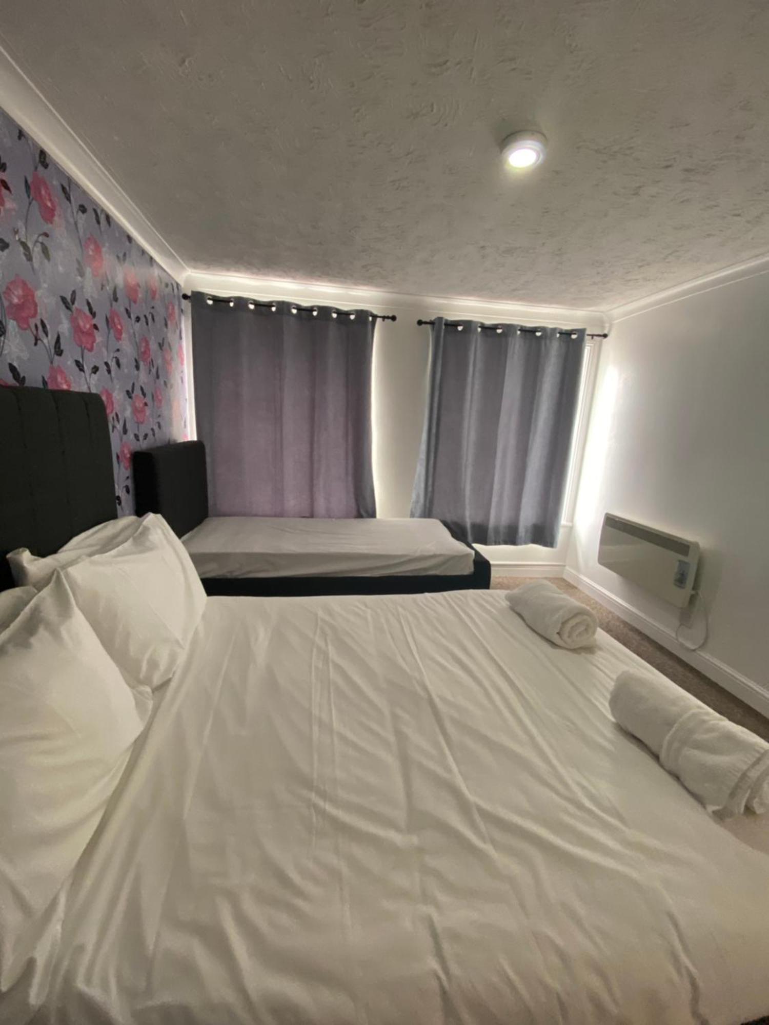 Spacious One Bedroom Flat With River View, 1E Great Yarmouth Bagian luar foto